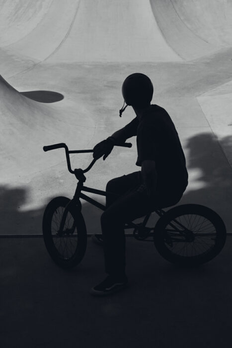 Schwarz Weiß Fotografie 3 Schwarz Weiß-Streetfotografie mit Silhouette und reduzierter Bildwirkung