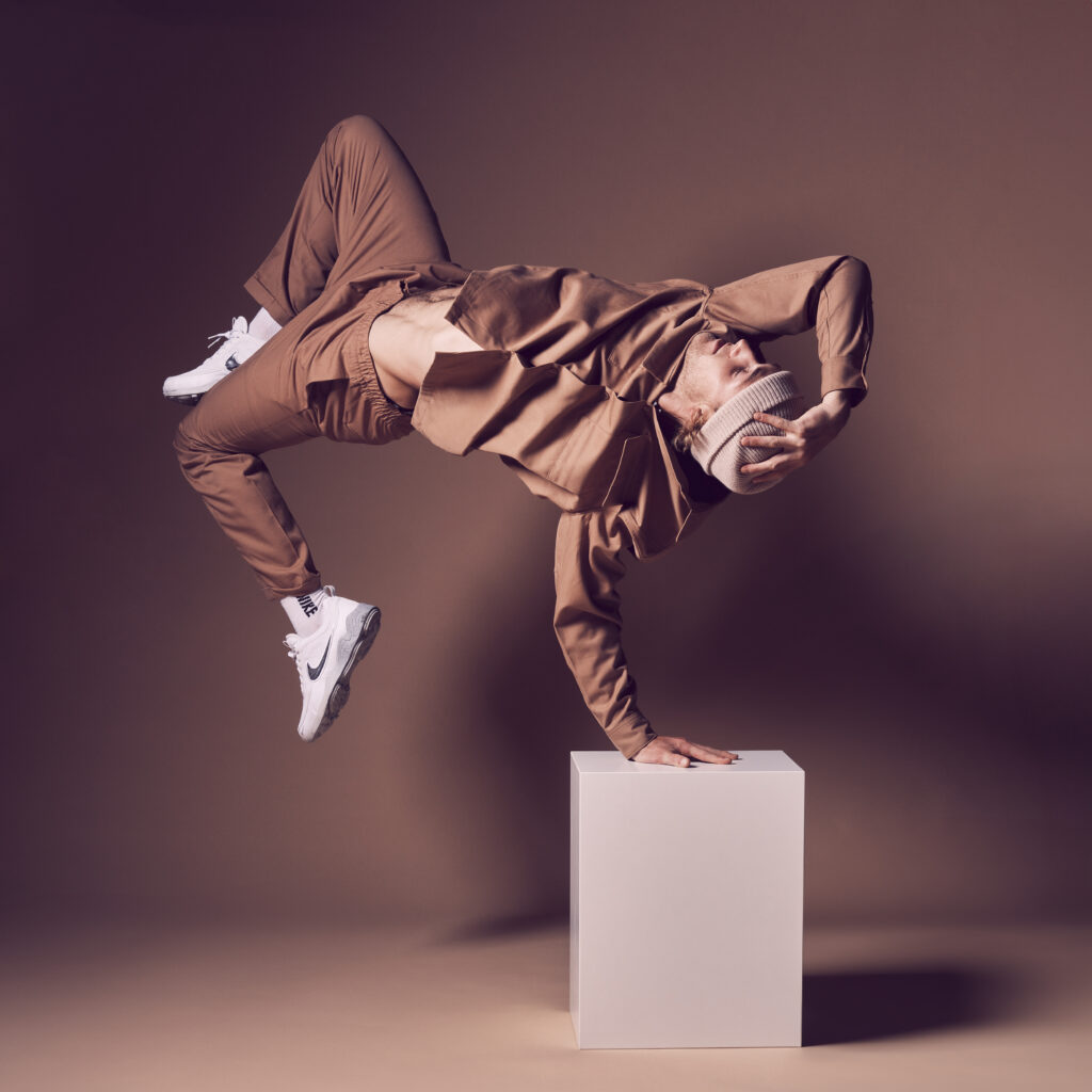 Tanz Foto eines Models in Studio Umgebung beim Live-Shooting für Fujifilm in Berlin