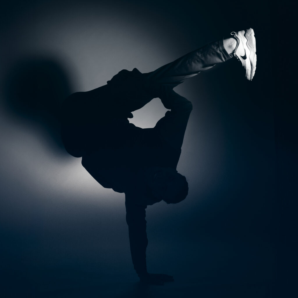 Tanz Foto eines Models in Studio Umgebung beim Live-Shooting für Fujifilm in Berlin