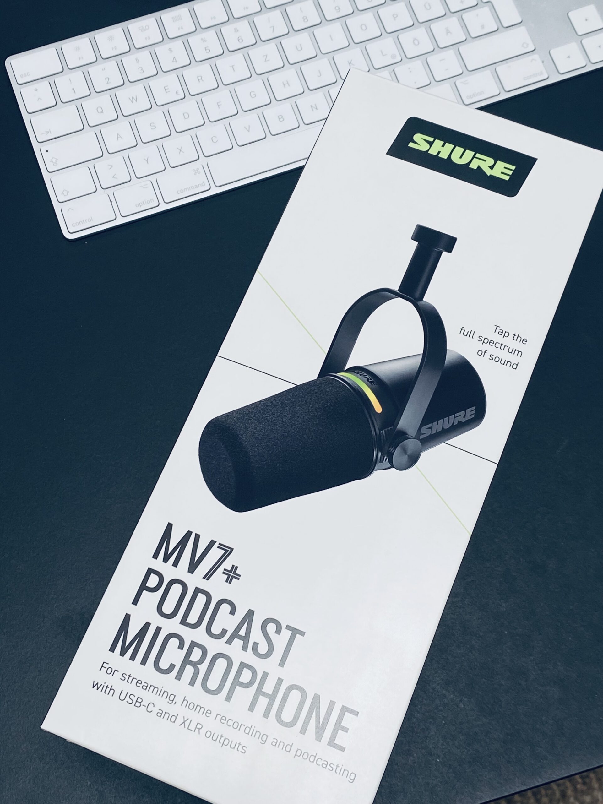 Shure MV7+ Podcast Mikrofon im Studio-Test